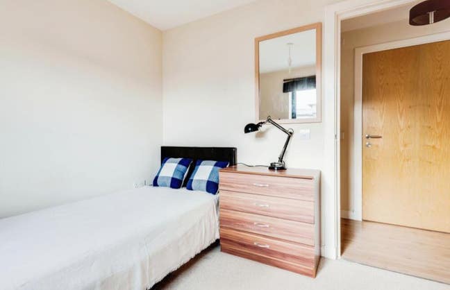 Room to rent Main Photo