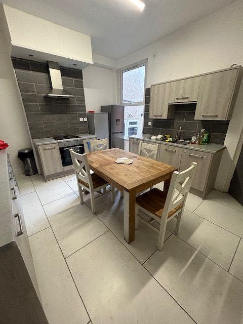 Ensuite Room Available Within Crookesmoor! Main Photo