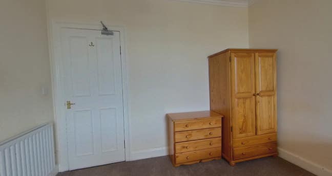 Large, sunny double bedroom to rent for the summer Main Photo
