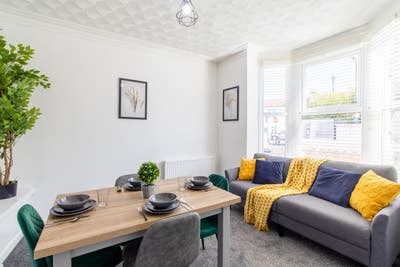 💎 Large Bedrooms in Southsea Fratton Station  Main Photo