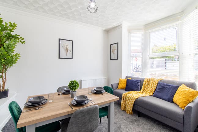 💎 Large Bedrooms in Southsea Fratton Station  Main Photo