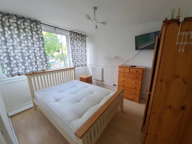 Fantastic Rooms available NOW Main Photo