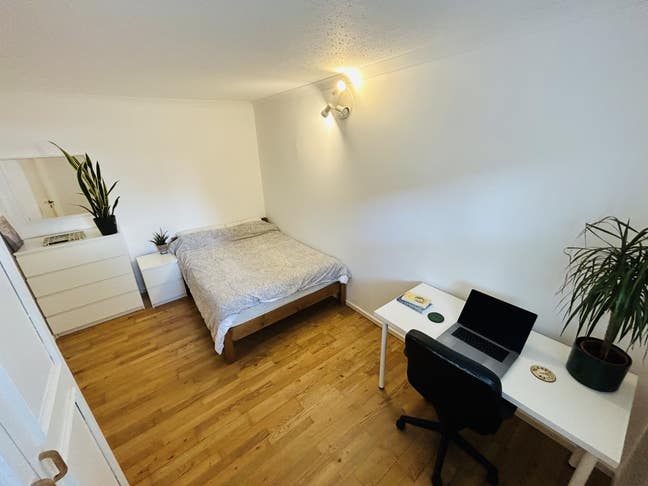 🏠 Large Double On River 🦆- Balconies & Garden! Main Photo