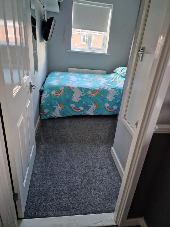 Small Room with 3/4 double bed in a quiet location Main Photo