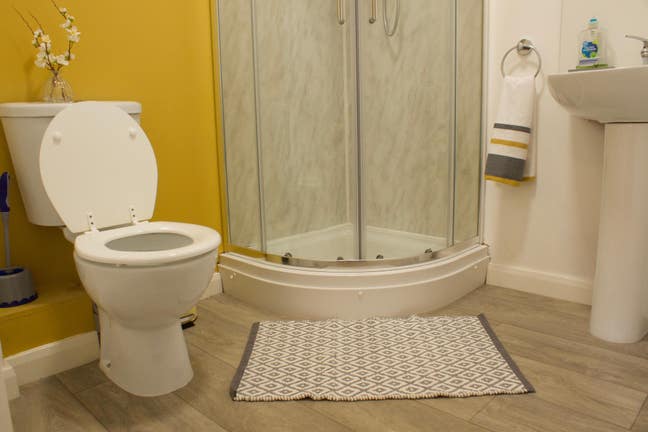 Ensuite Double Room 550 pcm Incl Bills Oldham Road Main Photo