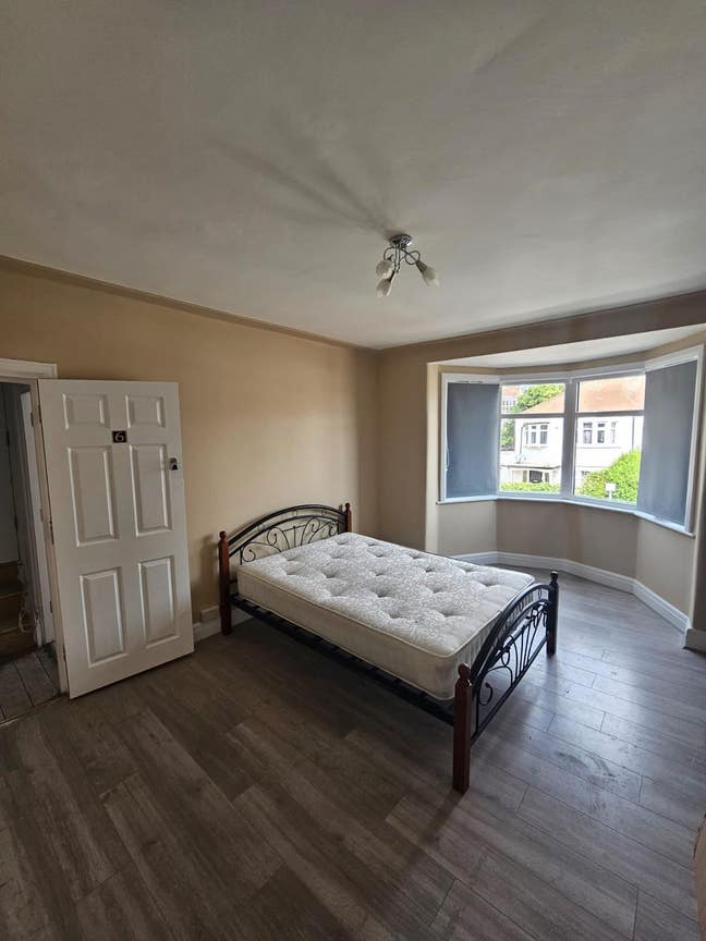 Large Room to Rent - Bills Included  Main Photo