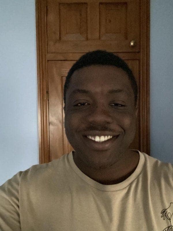 Hi, i am a professional looking for a flat in... Main Photo