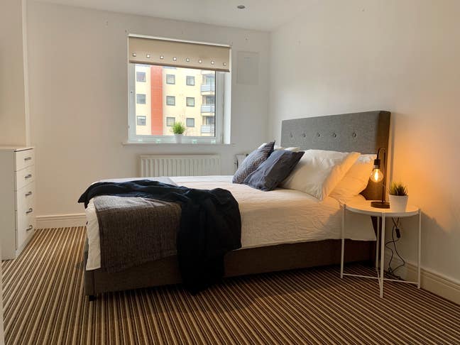 Furnished Double Room - Private En-Suite E16  Main Photo