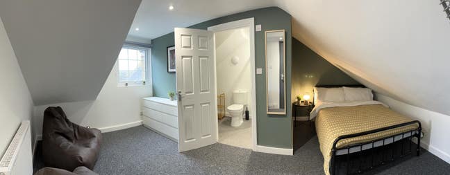 Studio Room.  Luxury Newly Renovated Ensuite Room. Main Photo