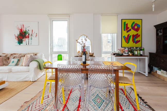 Sunny, spacious, well-connected flat in E1 Main Photo