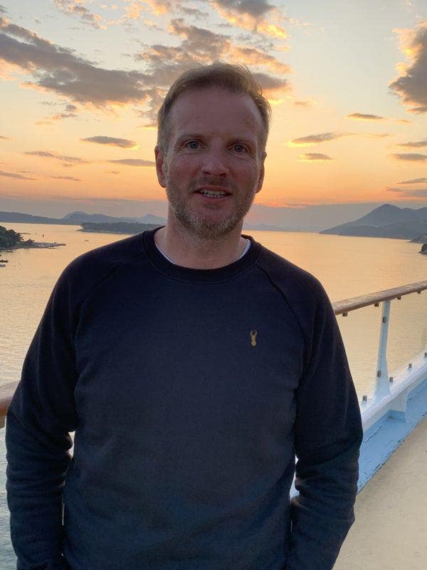 Professional Male seeks a single or double room Main Photo