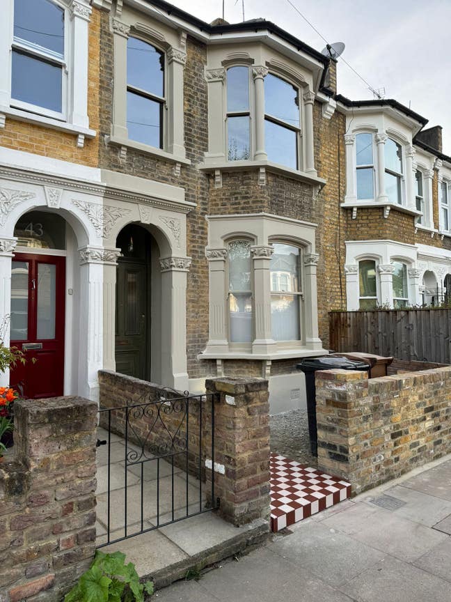 Large bright room available in family home  Main Photo