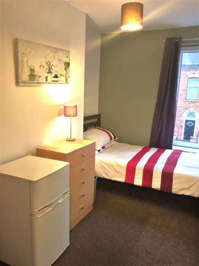 Bills Incl! Stunning Single Room. Inquire Today Main Photo