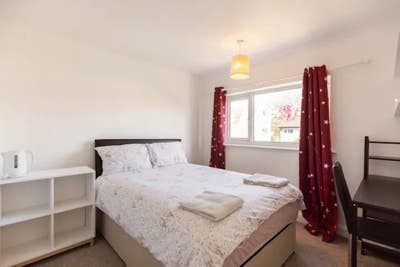 Big double room available in newly decorated Home Main Photo