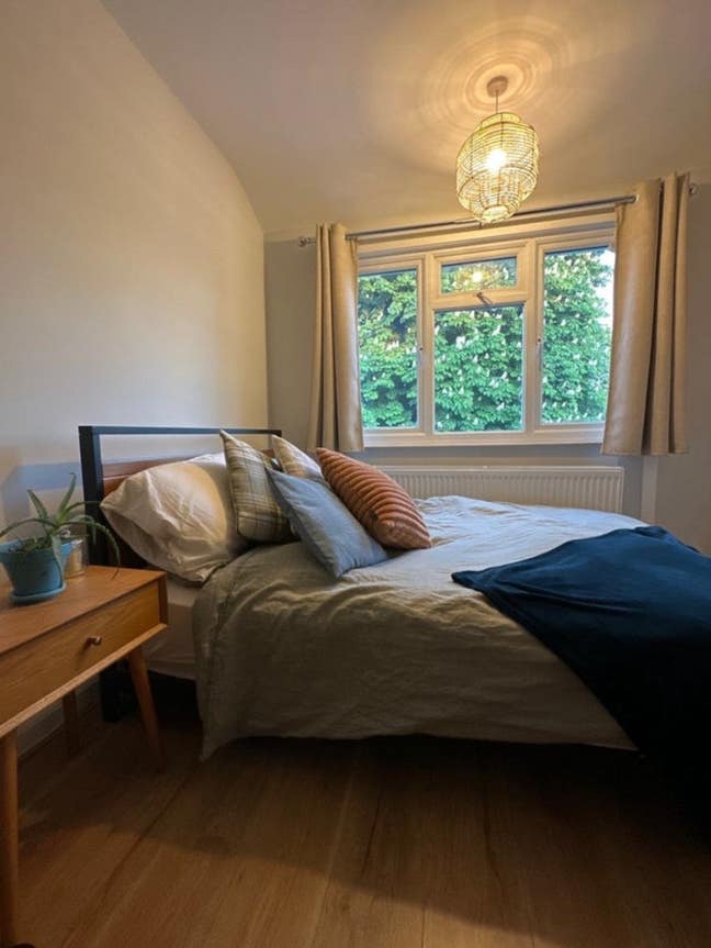 Double Room - BILLS INCL. 40mins to Waterloo Main Photo