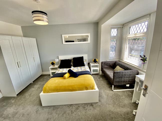 Large High Spec Ensuite Room with Lots of Storage Main Photo