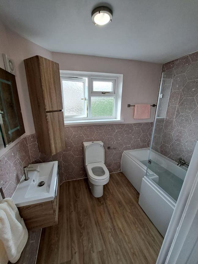 First floor Flatlet. Four rooms for sole use. Main Photo