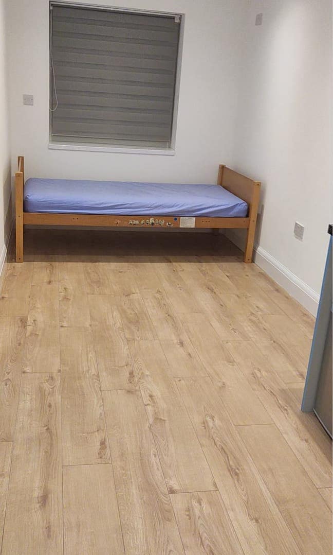 Room with en suite to let in Tolworth-bills incl. Main Photo