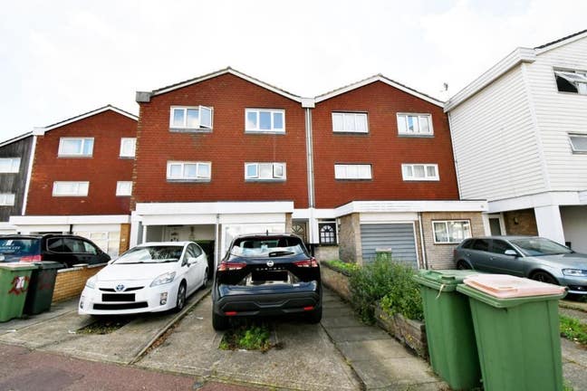 One Double Room Available for Rent  at Startford  Main Photo