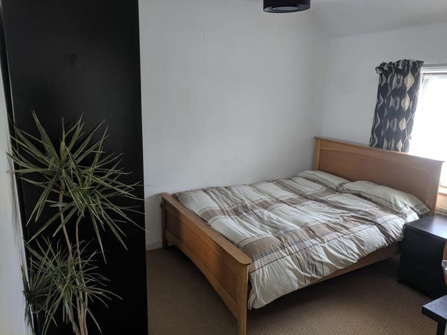 Mon-Friday Room in shared house. Live in landlord. Main Photo