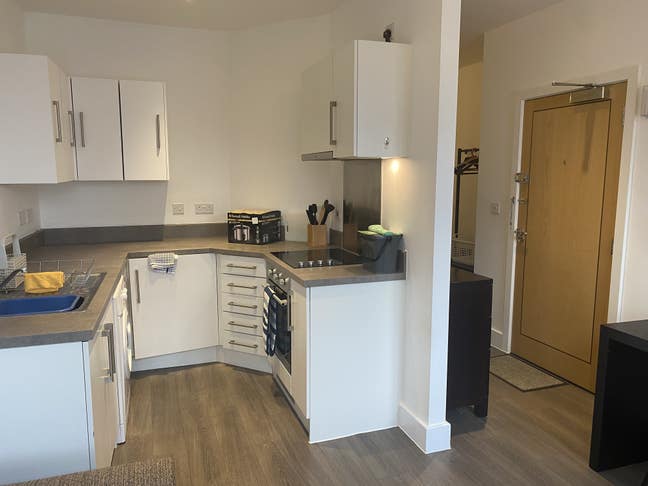 Furnished Studio Flat close to Thatcham Lakes Main Photo