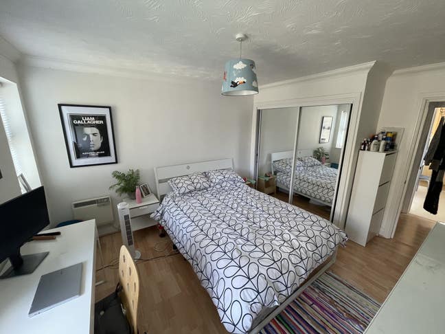 Large one bed flat in Bethnal Green by the canal Main Photo