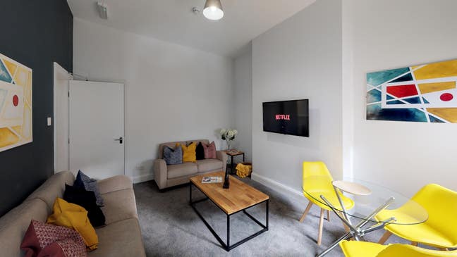 Excellent Town Centre Rooms Available Main Photo