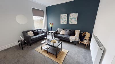 Well presented 4 bed terraced property Main Photo