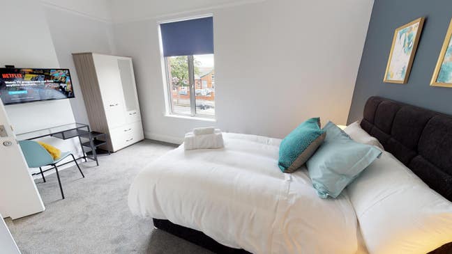 Well presented 4 bed terraced property Main Photo