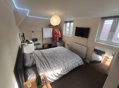 Reduced, Double Room Fully Furnished, inc parking Main Photo