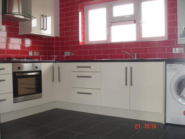 Huge Double & Master Rooms Available to Rent!!!!! Main Photo