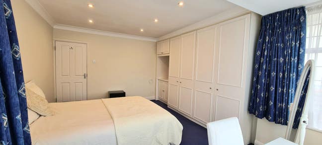 Spacious Double Room – All Bills Included – Female Main Photo