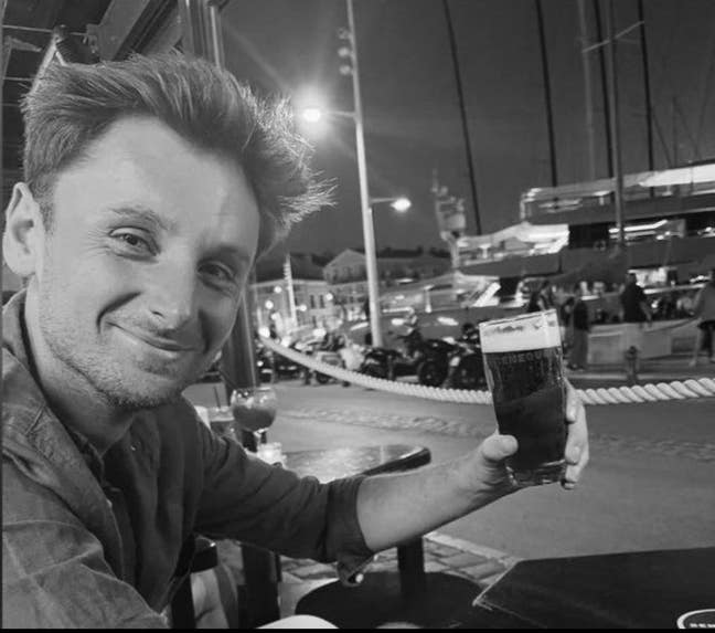 Looking for a flatmate from April onwards Main Photo