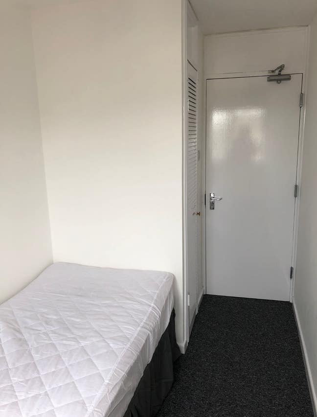 En Suite Very Central.   Main Photo