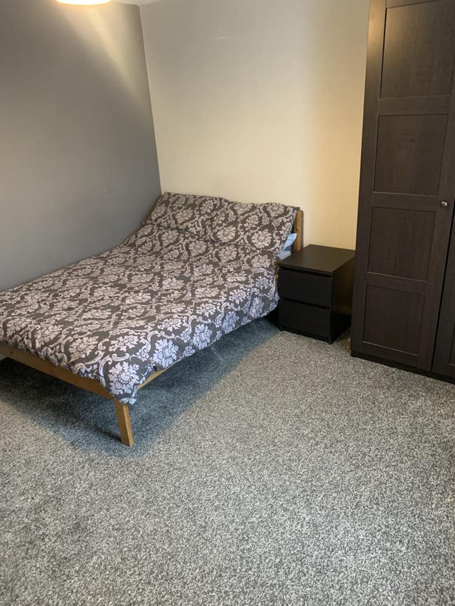 Double Room in Quiet and Tidy Household  Main Photo