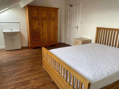 Double Room - Scarborough Main Photo