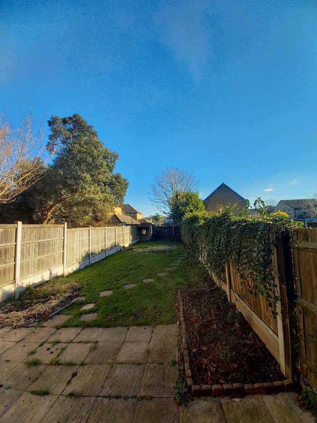 Myself a dental hygienist, looking for a  roo... Main Photo