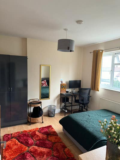 Newly Refurbished Room for Rent in SW16 Main Photo