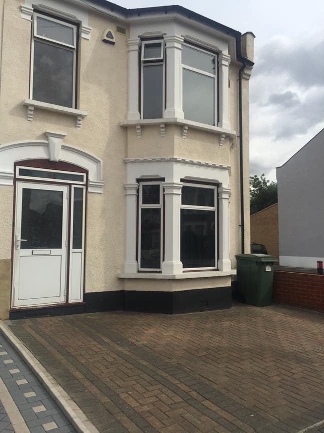Large double room with great transport links!!! Main Photo