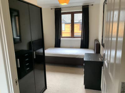 Spacious Furnished Single Room Main Photo