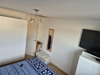 One large double  bedroom  Main Photo