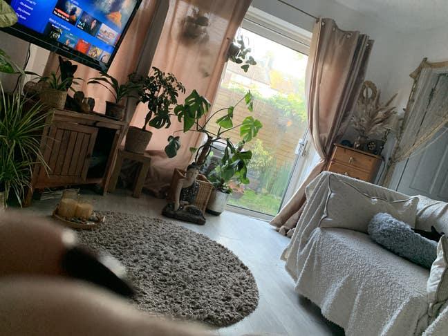 Spare  room in cozy  quiet  flat  lodger  wanted Main Photo
