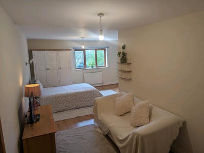 Large Private Bedroom to rent Main Photo