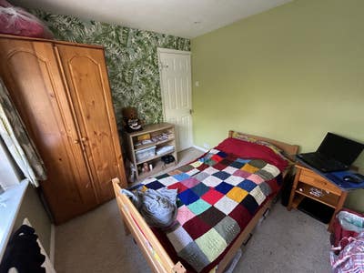 Comfortable, large room in family home Main Photo