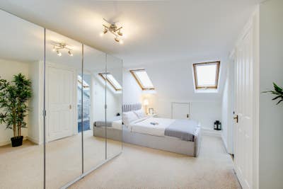 🛏 Top Floor Ensuite | &pound;1190pcm All-Inclusive Main Photo