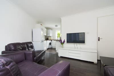 Double Spacious bright room Zone 1 /city/ Main Photo