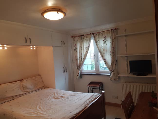 Spacious & Quiet Double Room for a Single Occupant Main Photo