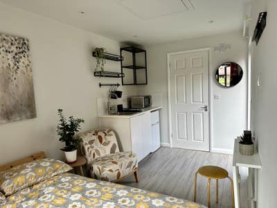 Furnished Studio, Bills Included, Walnut Tree MK Main Photo