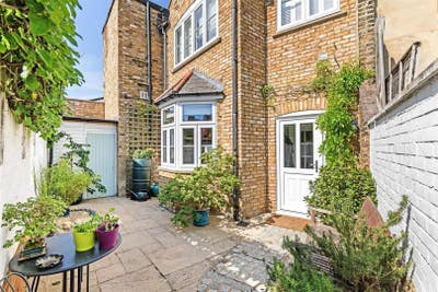 Beautiful little house and garden in Putney  Main Photo