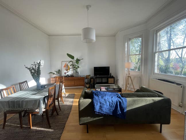  Inviting Room in Highbury with Friendly Flatmate Main Photo